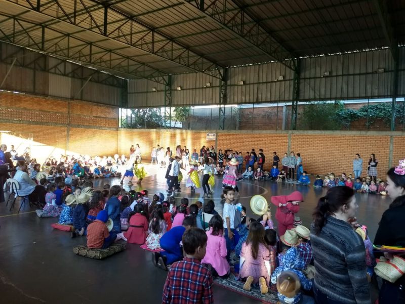 ESCOLA HENRIQUE BROD E DUQUE DE CAXIAS - FESTA JUNINA