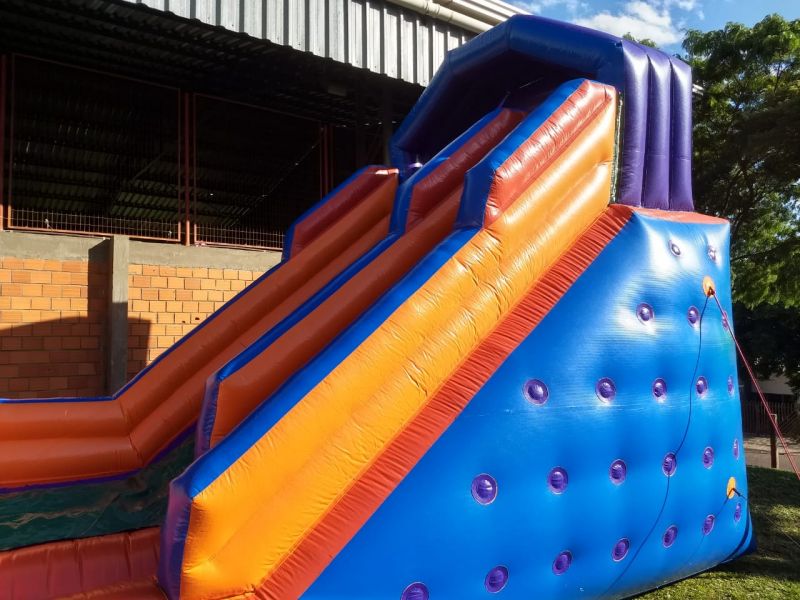 FESTA JUNINA - ESCOLA MUNICIPAL CARLOS JOÃO TREIS