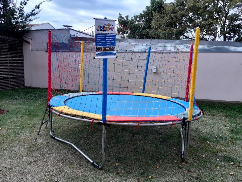 BRINCANDO EM CASA