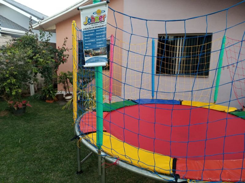 BRINCANDO EM CASA